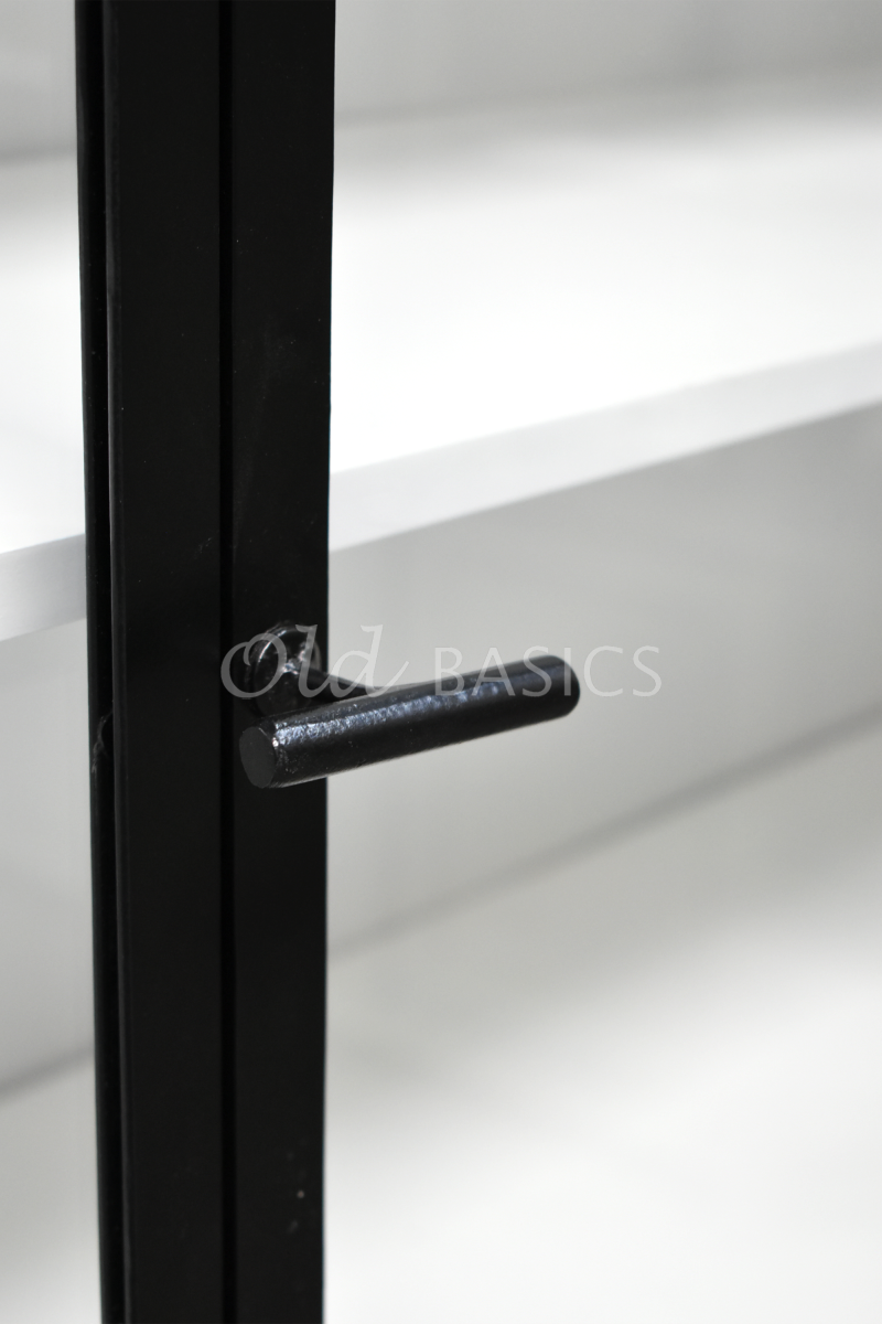 Detail van Apothekerskast Ilya trois NB Grand, zwart, materiaal staal